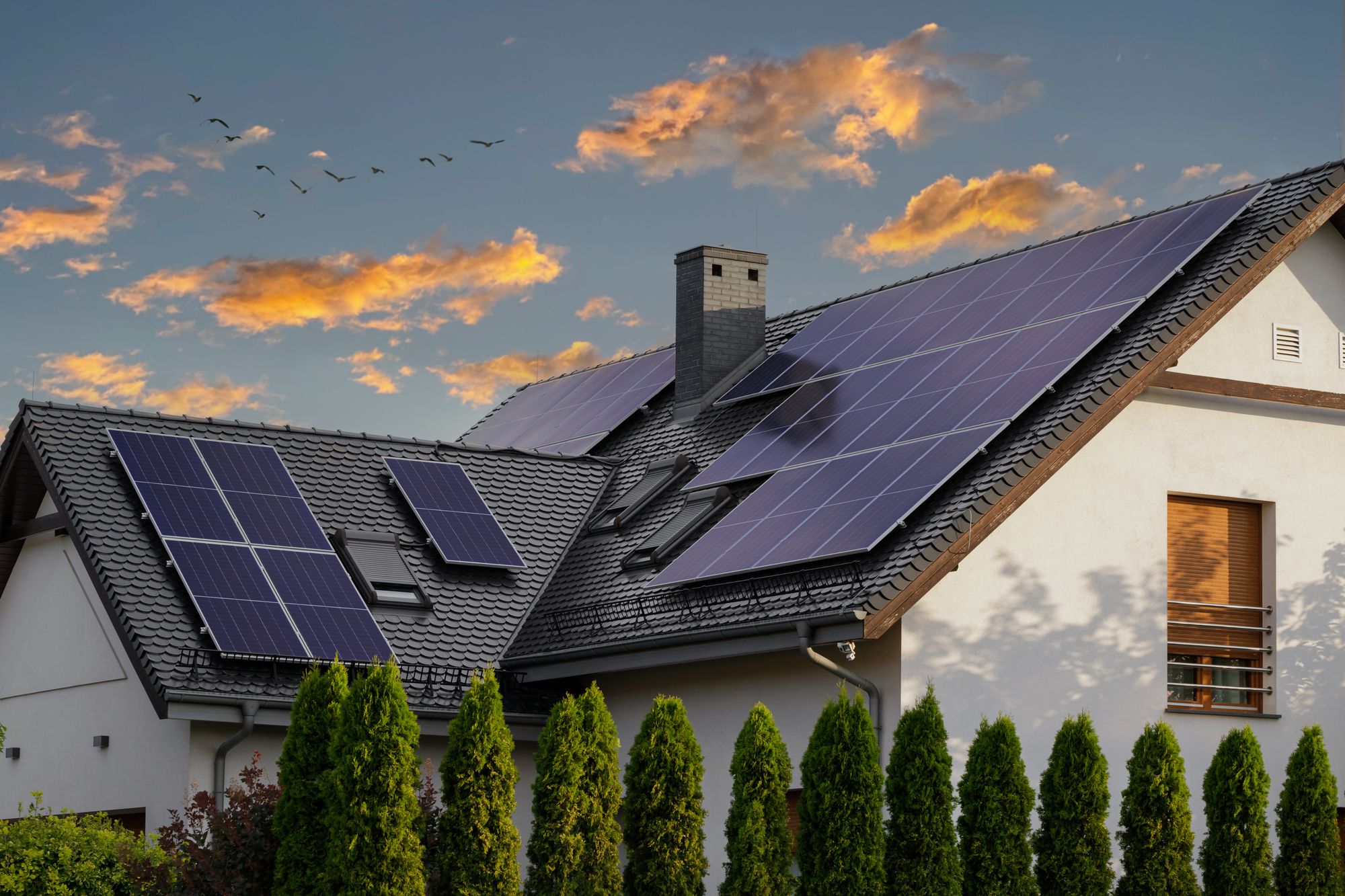 Illustration eines energieautarken Hauses mit Photovoltaikanlage