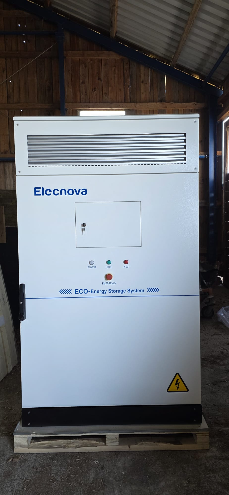 Elecnova-Speicherschrank in der Frontansicht